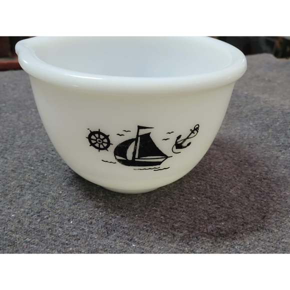 McKee 6-1/2" Black Sailboat Mixing Bowl Hard to find - Picture 1 of 9